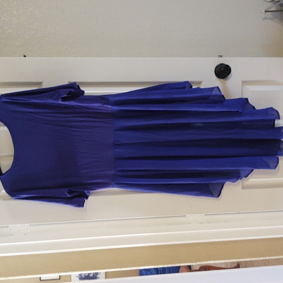 Dramatic Hi-lo Top - Picture 2 of 3